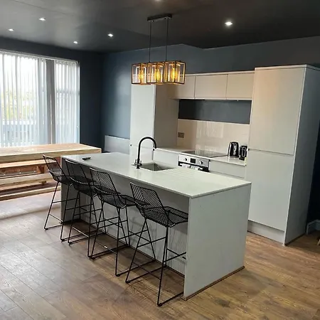 Swan Street Townhouse Hot Tub & Roof Terrace-2